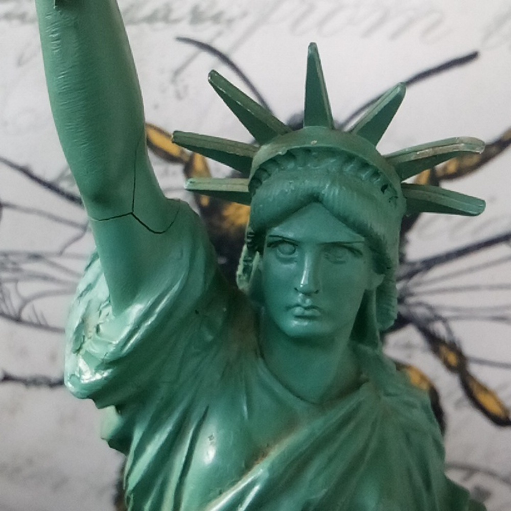 Statue of Liberty 11" figure 1984 signed - made in USA!! - Picture 3 of 8
